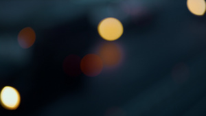 模糊的汽车前灯移动晚上高速公路散景12秒视频