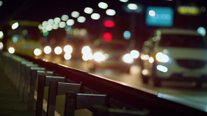 公路上模糊虚化的汽车前灯夜景光斑20秒视频