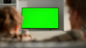 妻子切换绿色电视屏幕切换频道26秒视频