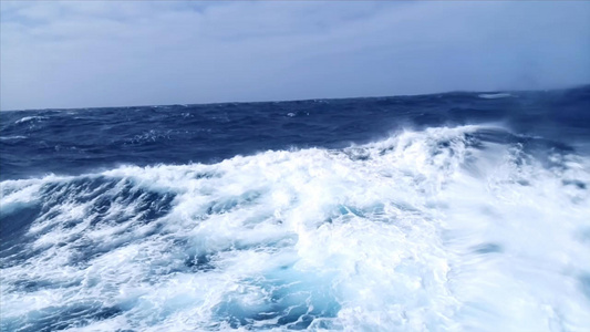 南极洲科考船外的惊涛骇浪视频