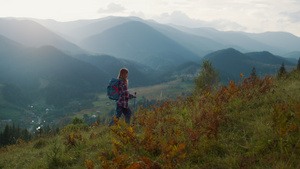 活跃的千禧年旅行山区自然23秒视频