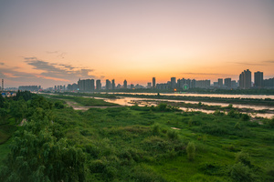 古都咸阳渭河城市生态湿地日落西咸新区日落8k9秒视频