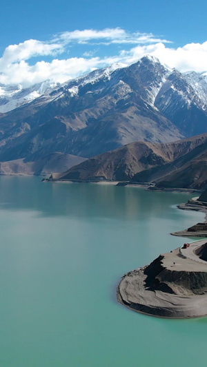 航拍5A新疆帕米尔高原景区景点白沙湖风光山脉公路视频大自然42秒视频