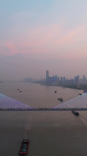 航拍城市武汉长江二桥庆祝建党100周年献礼演出灯光秀素材演出素材86秒视频