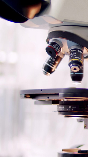 实拍实验室显微镜设备仪器精密设备13秒视频