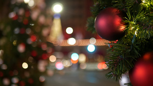 节日装饰的户外圣诞树特写镜头11秒视频