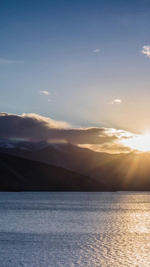 5A新疆帕米尔高原旅游景区景点白沙湖日落延时视频大自然16秒视频