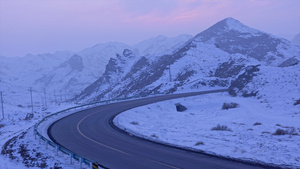 新疆雪山公路延时14秒视频