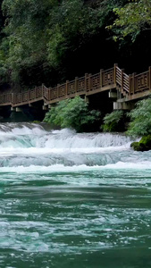 贵州68级瀑布湖泊溪流潮湿的视频