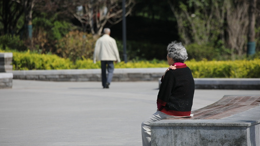 退休老人业余生活视频