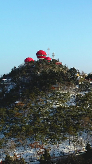 城市地标雪后的青岛胶澳总督官邸旧址航拍青岛迎宾馆41秒视频