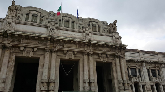 米拉诺中央火车站入口在意大利米兰市视频
