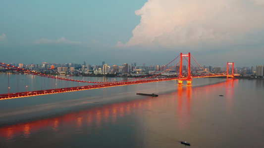 航拍武汉鹦鹉洲长江大桥夜景视频