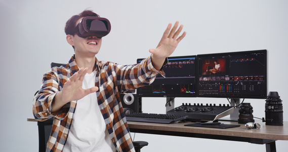 体验虚拟现实VR眼镜视频