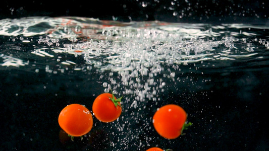 新鲜小番茄升格落水视频视频