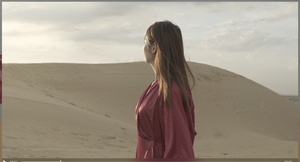响沙湾沙漠美女看日出（未调色素材14）8秒视频