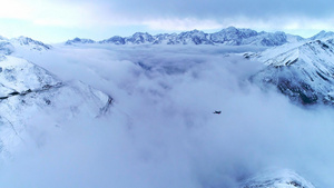 航拍无人机穿越云层拍摄80秒视频