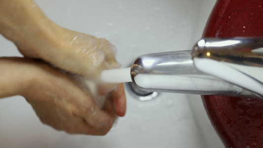 洗手女性视频
