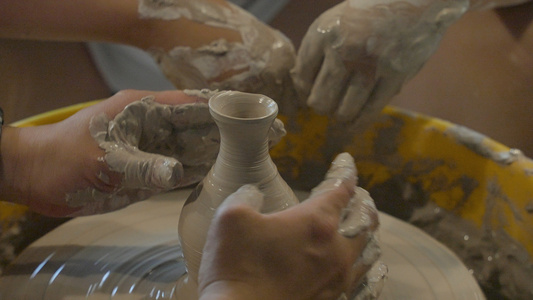 江西景德镇5A级旅游景区古窑民俗博览区现场制作陶瓷手工艺术4k素材视频