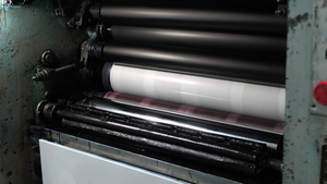 印刷机在排版中打印纸15秒视频