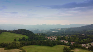 美丽的山地风景在托斯卡纳意大利25秒视频