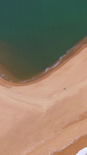 海南琼海博鳌玉带滩沙滩地标航拍旋转缓缓上升天涯海角58秒视频