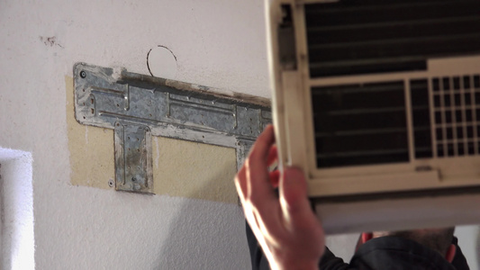 室内机房安装做空调工程工程师视频