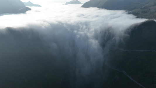 4K航拍贵州山沟云海瀑布风光视频