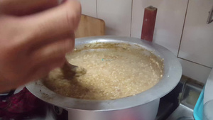 近距离观看烹饪传统帕基斯坦尼白稻22秒视频