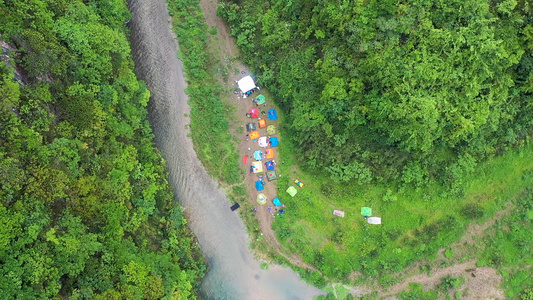 户外山地溪流边露营航拍视频视频