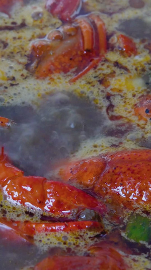油焖小龙虾汤滚诱人美食十三香小龙虾17秒视频