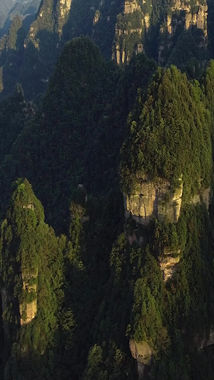 美丽的慈利三王村崇山峻岭竖屏航拍美丽的三王村11秒视频