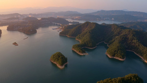 4K航拍落日时分的杭州5A景区千岛湖景区49秒视频