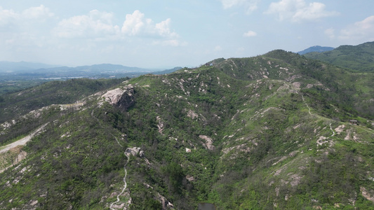 航拍大山美丽乡村风景视频