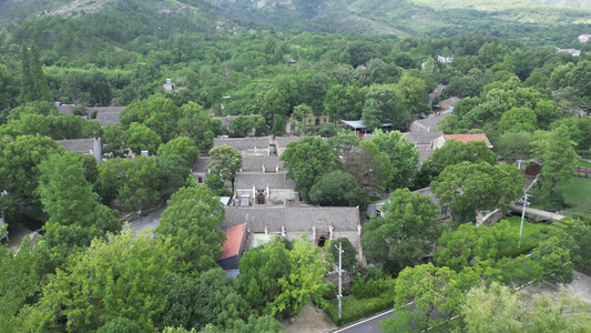 航拍大山美丽乡村风景视频