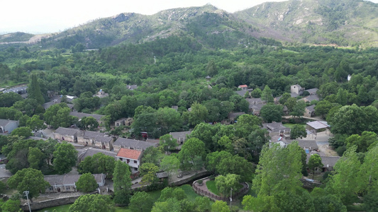 航拍大山美丽乡村风景视频