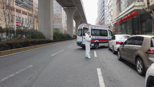 武汉街头救护车【该视频无肖像权，请勿商用】视频