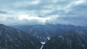 航拍川藏线318国道冬天雪景山脉自然风景4k素材26秒视频