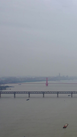 航拍长江与汉江在武汉龙王庙交汇江景视频众志成城71秒视频