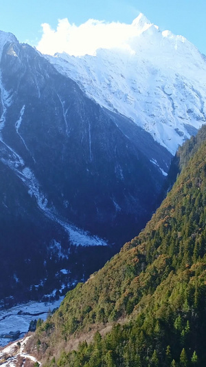 梅里雪山雨崩村云南梅里雪山25秒视频