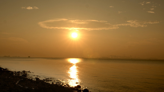 8K实拍海边清晨太阳升起延时摄影视频