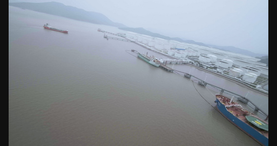 4k浙江舟山纳海油污水处理厂穿越机拍摄视频