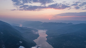 8K长江三峡瞿塘峡朝霞日出航拍延时8秒视频