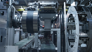 现代轮胎生产技术与在工厂运作的工业设备11秒视频