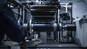 在工厂制造新橡胶设备的技术轮胎生产机14秒视频