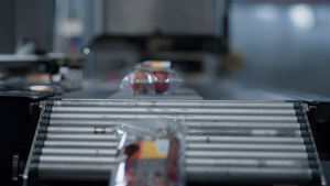 工厂番茄盒包装流水线操作12秒视频