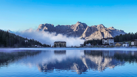 意大利阿尔卑斯山著名旅游景点密苏里那湖清晨延时视频视频