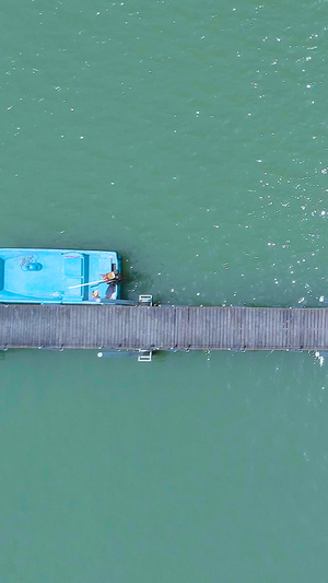 高清航拍俯拍海边小码头小船12秒视频