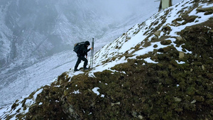 攀登雪山12秒视频
