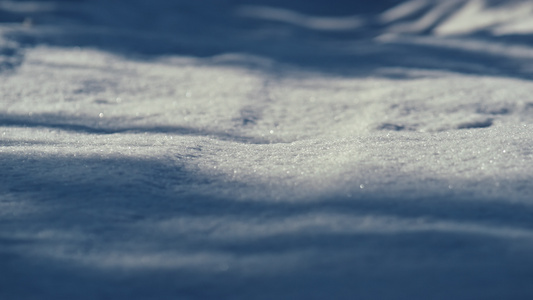 冬季下雪被雪覆盖雪地特写视频